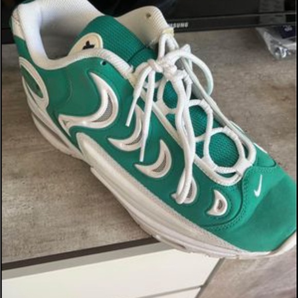 Super cool Nike sneakers - Picture 2 of 2